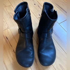 EUC. Groundies Montreal boot size 39. Black.